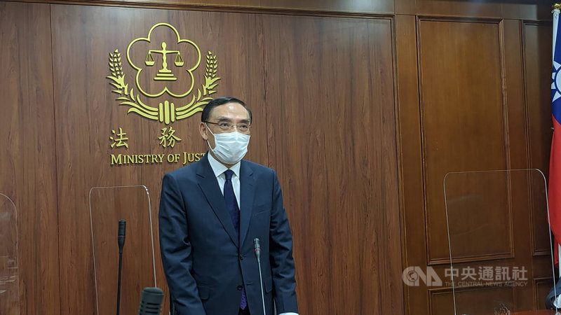 法務部為貫徹再犯防止目標,由保護司引入區塊鏈的概念,並從科學實證角度,尋找再犯因子,部長蔡清祥27日表示,現在是大數據、人工智慧、物聯網等科技的時代,他肯定保護司推動科技化的努力。中央社記者曾以寧攝 110年10月27日