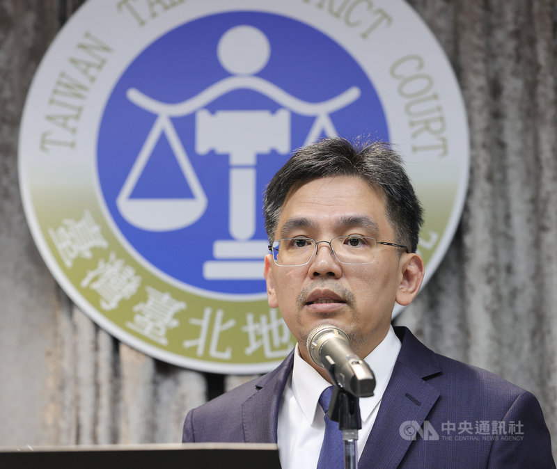 前中國國民黨主席馬英九涉及三中案被檢方依違反證交法等罪起訴。台北地方法院審理後,27日判決馬英九無罪。圖為金融庭庭長江俊彥說明判決結果。中央社記者謝佳璋攝 110年10月27日