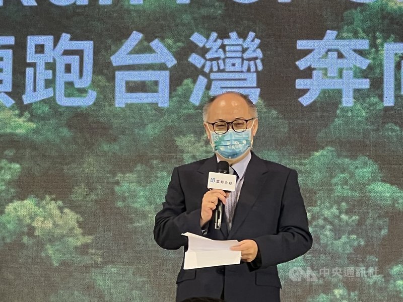富邦金控總經理韓蔚廷28日表示,將推動致力推動綠色金融,並攜手4大馬拉松邁向綠色轉型。中央社記者梁珮綺攝 110年10月28日