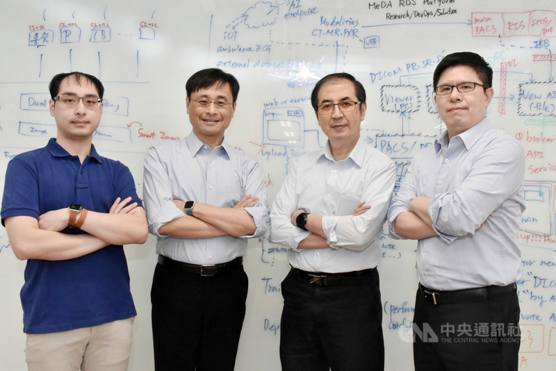 台大研究團隊與健保署合作,共同參與跨國團隊,開發出能有效運用於臨床場域的人工智慧(AI)模型,可預測COVID-19患者對呼吸器的需求程度。(台大提供)中央社記者許秩維傳真 110年10月28日