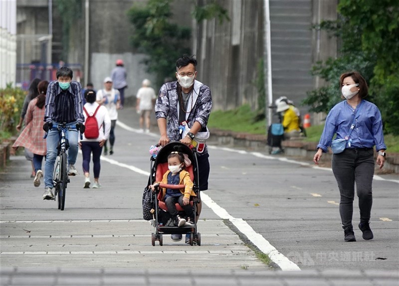 台鐵高鐵開放飲食 Ktv唱歌可脫口罩11 2防疫鬆綁措施整理 生活 重點新聞 中央社cna