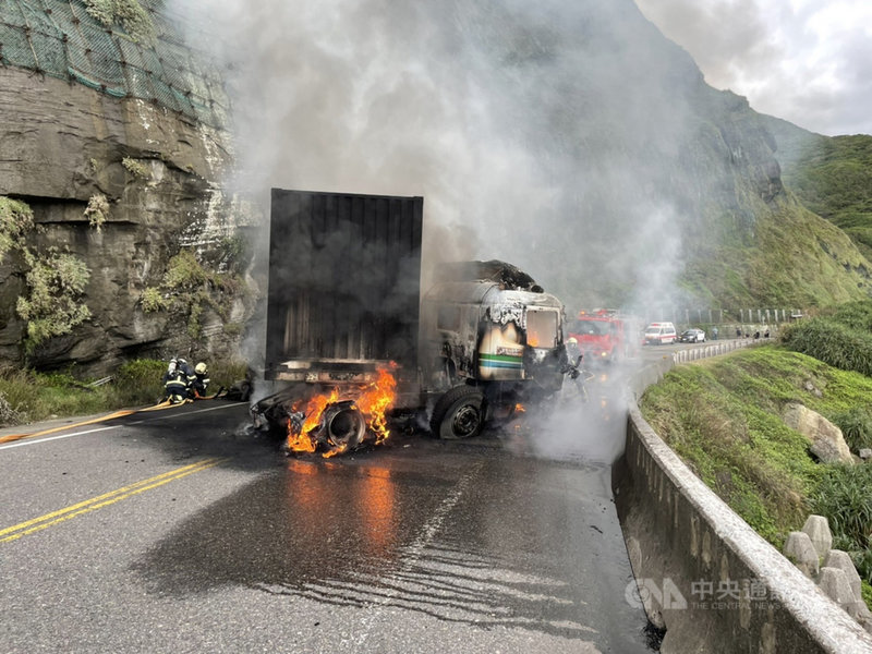 台2線83k貨櫃車自撞起火瑞芳濱海公路暫封閉 社會 重點新聞 中央社cna