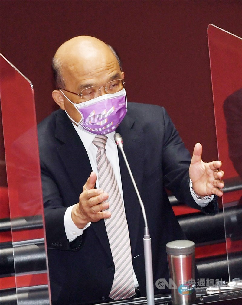 行政院長蘇貞昌說,如果台灣禁止萊豬進口,要怎麼申請參加CPTPP,而以含萊劑的肉品來說,國民黨開放牛進口,現在卻反對豬進口,這是矛盾。中央社記者施宗暉攝 110年10月29日