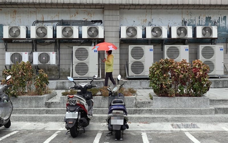 行政院3日晚間發布新聞稿指出，為維持水電油氣價格穩定，電價至明年3月底前都不調漲。（中央社檔案照片）