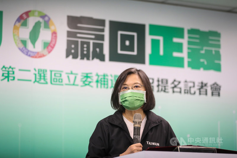 民進黨中執會3日通過徵召前立委林靜儀參選台中市第2選區立委出缺補選;民進黨主席蔡英文(圖)說,林靜儀敢言、有俠氣、有義氣,不畏艱難,願意挺身而出,要為台灣守住這一席,無論從任何條件來看,林靜儀都是最強的候選人。中央社記者裴禛攝 110年11月3日