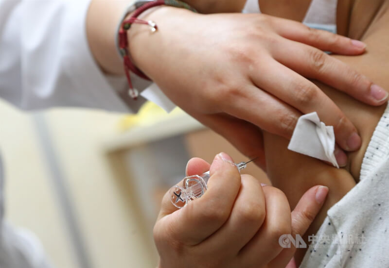 桃園118名未滿3歲兒童遭誤打非適用年齡的流感疫苗。桃園市政府7日表示，將開罰負責接種的台北榮民總醫院桃園分院25萬元。（示意圖／中央社檔案照片）
