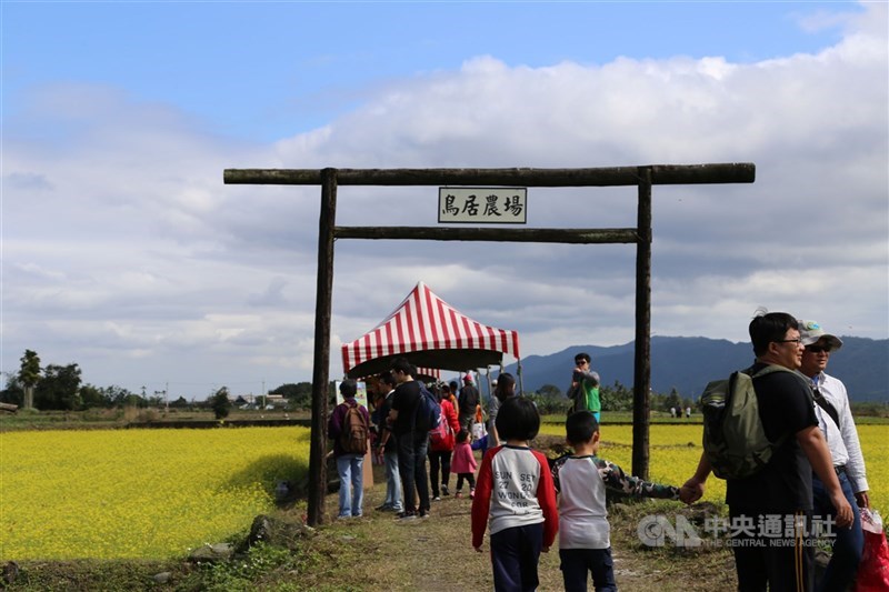 國發會宣布第二波地方創生加碼優惠，2022年1月1日至4月30日止，每筆消費不限金額，就可享30%現金回饋。圖為2016年花蓮鳳林鄉村市集。（中央社檔案照片）