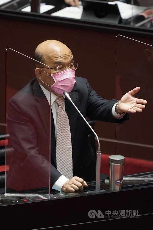 中國國務院台灣事務辦公室發言人朱鳳蓮點名行政院長蘇貞昌(圖)等人為少數台獨頑固分子。蘇貞昌5日在立院被詢及相關看法時表示,自己為台灣打拚,是應該做的事情,不受恐嚇。中央社記者徐肇昌攝 110年11月5日