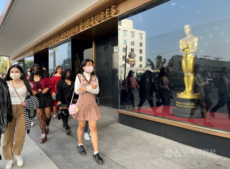 美國影視產業重鎮洛杉磯,9月底新開幕的奧斯卡電影博物館受到遊客歡迎。中央社記者林宏翰洛杉磯攝 110年11月7日