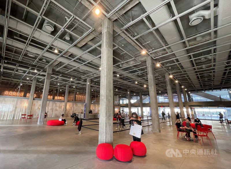 位在洛杉磯的奧斯卡電影博物館由一棟82年歷史的建築物改建,由知名建築師皮亞諾(Renzo Piano)設計。中央社記者林宏翰洛杉磯攝 110年11月7日