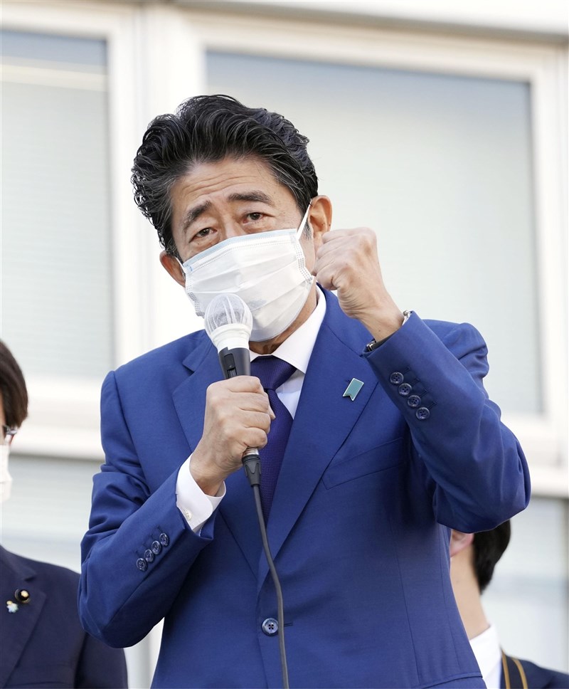 日媒報導指日本前首相安倍晉三(圖)正安排明年訪問台灣,並解讀此舉是為牽制親中派的現任首相岸田文雄與準外務大臣林芳正。(共同社)