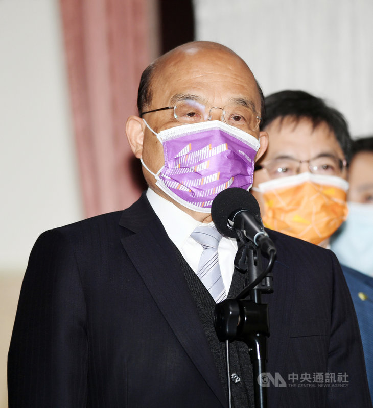 前駐泰國代表李應元11日晚間辭世。行政院長蘇貞昌(前)12日上午在立法院受訪表示,李應元的學識及經歷豐富,一輩子都為台灣的主權、民主奮鬥,很不幸,這麼樣的年紀就離開,感謝李應元的奮鬥、精神勇氣,希望他能安息,也希望家屬能節哀。中央社記者施宗暉攝 110年11月12日