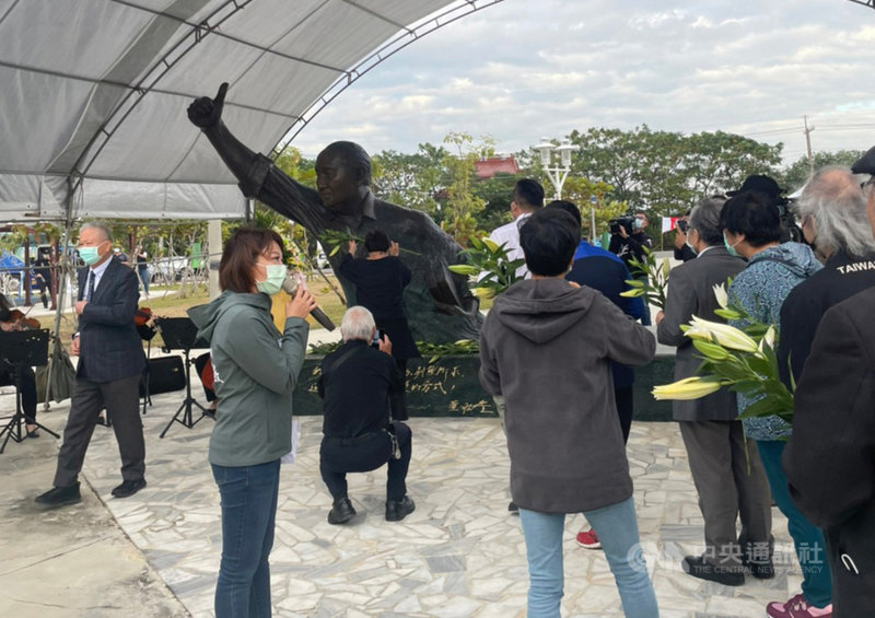 台獨先驅黃昭堂逝世10週年,台灣獨立建國聯盟13日在台南市七股區黃昭堂紀念公園舉辦追思會。(台南市議員蔡筱薇提供)中央社記者張榮祥台南傳真 110年11月13日