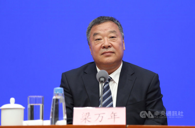 中國國家衛健委新冠肺炎疫情應對處置工作領導小組專家組組長梁萬年13日受訪時說,防疫「動態清零」策略不是「零感染」,是成本效益較高的策略選擇。圖為2019年6月,時任衛健委體改司長的梁萬年在新聞發布會上。(中新社提供)中央社 110年11月14日