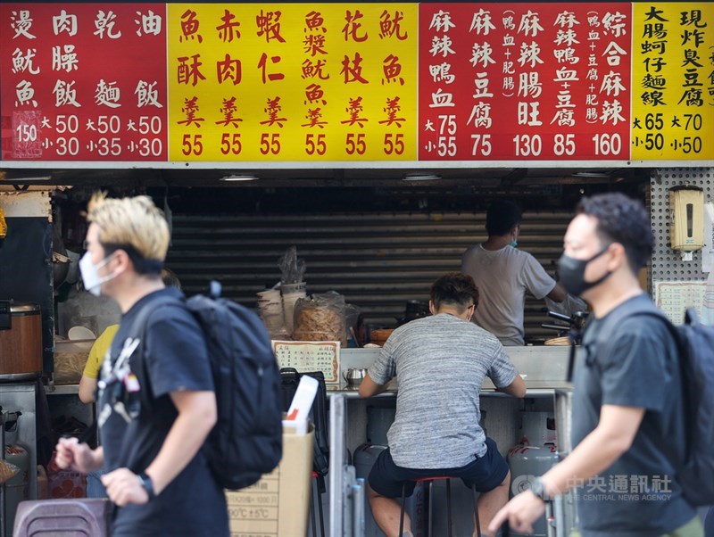 對於CPI年增率屢次衝破通膨警戒線,引發外界擔憂,央行總裁楊金龍15日表示,物價上漲除了業者彌補先前虧損,也有部分是哄抬現象。(中央社檔案照片)