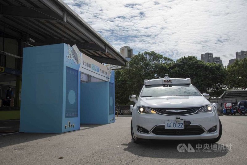 新竹市政府、工研院與新竹物流合作,推出自駕物流車,15日正式亮相。(新竹市政府提供)中央社記者魯鋼駿傳真 110年11月15日
