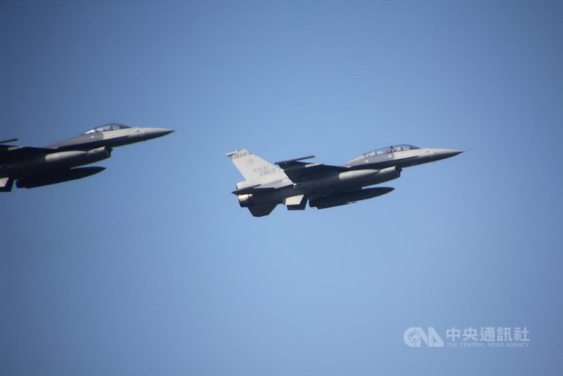 F 16v成軍預演 呼嘯嘉義上空民眾大呼過癮 政治 中央社 Cna