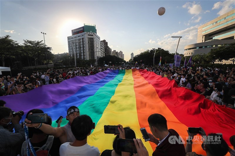 國際組織InterPride拒絕台灣主辦方以Taiwan為活動命名，舉行2025世界同志遊行。圖為2020年第18屆台灣同志遊行。（中央社檔案照片）