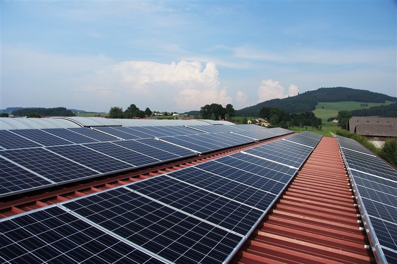 國際人權團體指中國製太陽能電池板的生產過程中,涉及僱用新疆維吾爾族奴工。對此多名澳洲參議員要求澳洲政府採取行動,以保障消費者。(示意圖/圖取自Pixabay圖庫)