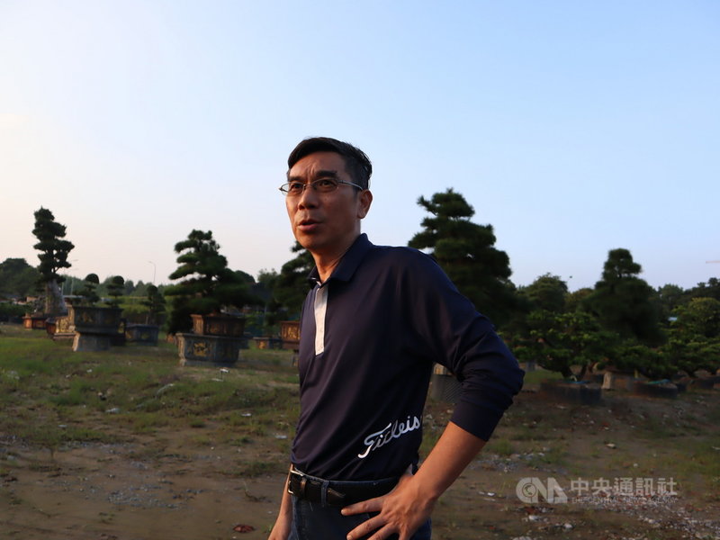 52歲的陳逢庠是宜蘭羅東人，在台灣、中國、越南拓展自己的事業版圖。2019年外資大量湧入北越，他也帶著台灣的羅漢松前來。中央社記者陳家倫河內攝  110年11月17日