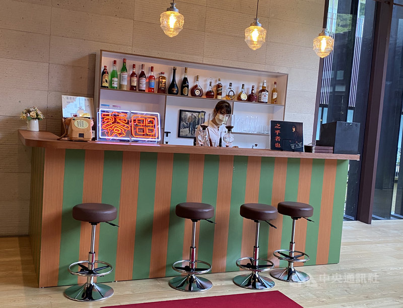 作家張大春散文集「我的老台北」引發大眾共鳴,礁溪老爺酒店18日宣布將以該書為引,策劃推出展覽「重返我們的老台北」,更將復刻1980年代的麥田咖啡館。中央社記者余曉涵攝 110年11月18日
