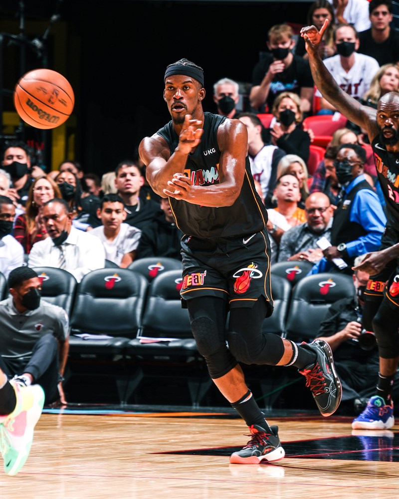 NBA邁阿密熱火主將巴特勒12月31日飆出全場最高37分,率隊擊敗休士頓火箭。(圖取自facebook.com/MiamiHeat)