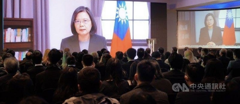 聯合國氣候變化綱要公約第26屆締約方大會於10月31日至11月13日在英國舉行,總統蔡英文於台灣日活動開幕典禮上,透過影片致詞。(外交部提供)中央社記者鍾佑貞傳真 110年11月18日