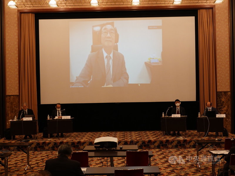 中華經濟研究院副院長王健全18日以視訊方式參加在東京舉辦探討台灣加入CPTPP研討會,他說如果台灣不能加入CPTPP的話,國際競爭力恐下降,但台灣申請加入最大困難在於中國壓力等政治因素。中央社記者楊明珠東京攝 110年11月19日