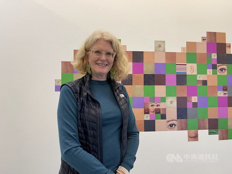 加州最大的藝術駐村機構18街藝術中心執行長威廉森(圖)表示,支持藝術創作是健康民主體制下的一種行動。中央社記者林宏翰洛杉磯攝 110年11月19日