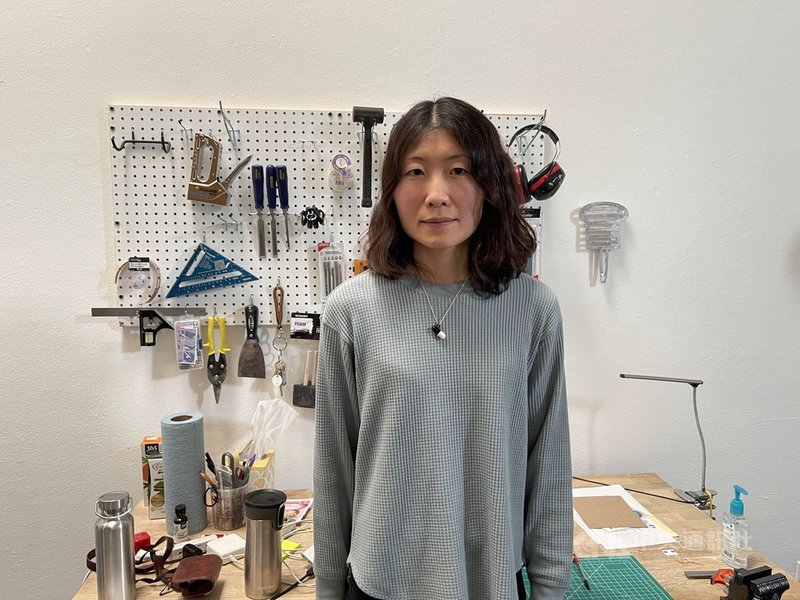 台灣藝術家古陵霖(圖)10月起在洛杉磯的18街藝術中心展開3個月的駐村計畫。圖為她的工作室一角。中央社記者林宏翰洛杉磯攝 110年11月19日