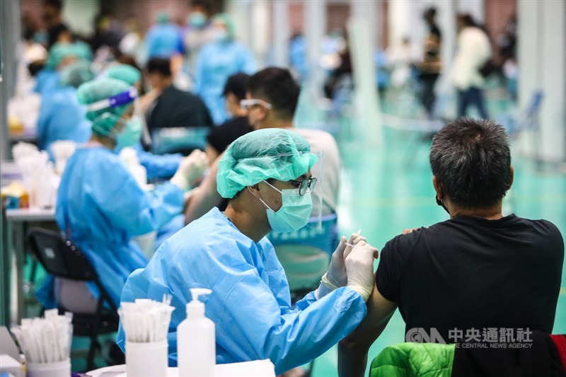 針對國內第3劑接種細節,預計29日指揮中心記者會公布。(中央社檔案照片)