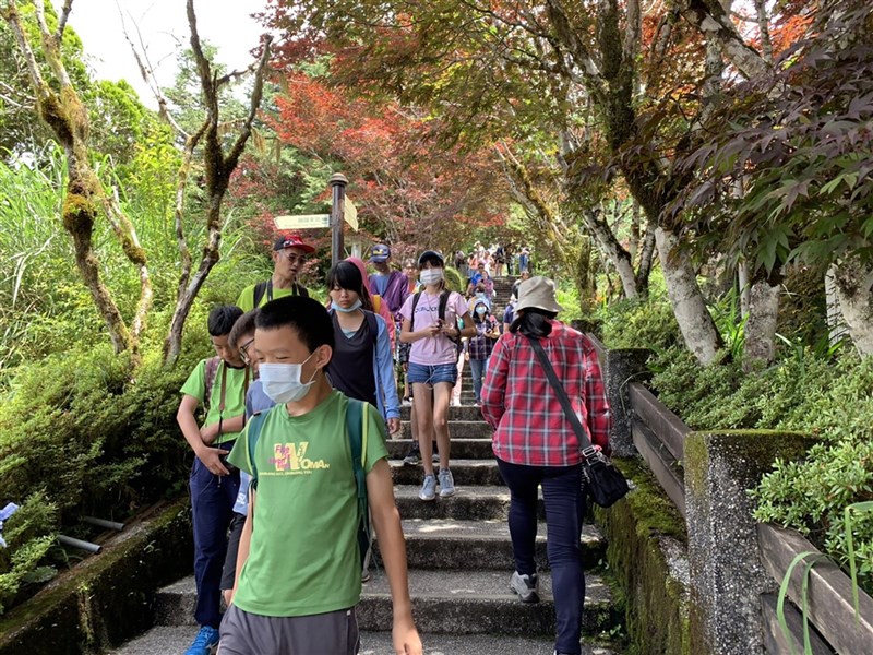 林務局指出，疫情下國家森林遊樂區旅遊人次反而增加，將力推森林生態旅遊。圖為宜蘭太平山國家森林遊樂區。（林務局羅東林管處提供）