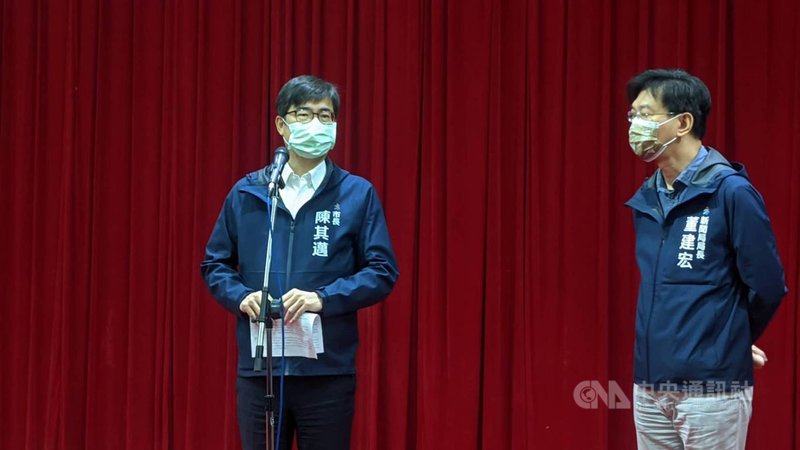 東京帕運桌球銅牌女將田曉雯參加全國桌球錦標賽遭裁判言語歧視,高雄市長陳其邁(左)19日為高雄子弟發聲,他說,平權還有很長的路要走,認為裁判欠田曉雯一個道歉。中央社記者曾以寧攝 110年11月19日