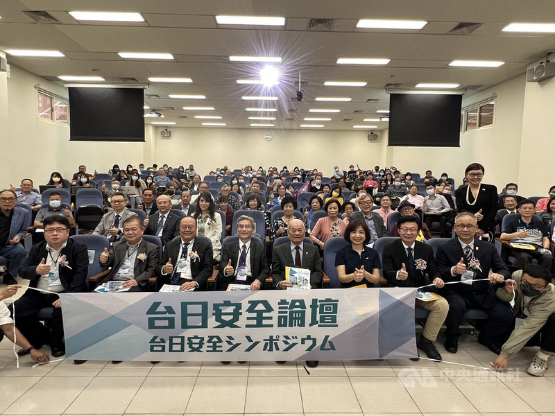 由中興大學法政學院與台灣高座台日交流協會共同主辦的「2021台日安全論壇」20日下午在興大登場,邀請專家學者就台日未來關係提出見解。中央社記者郝雪卿攝 110年11月20日