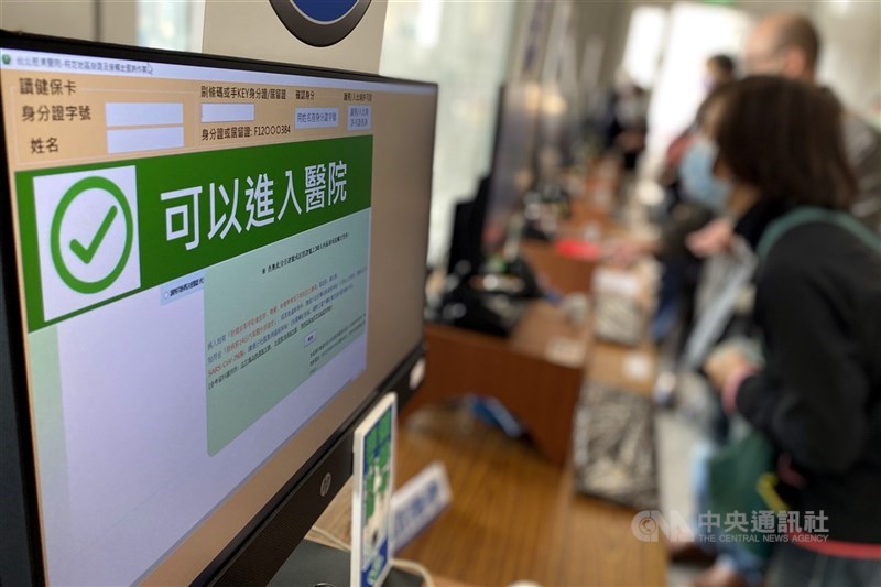 衛福部長陳時中20日表示,明年健保費率傾向不調,將在提升品質、避免浪費、落實公平性等3原則下,重新架構健保政策。(中央社檔案照片)