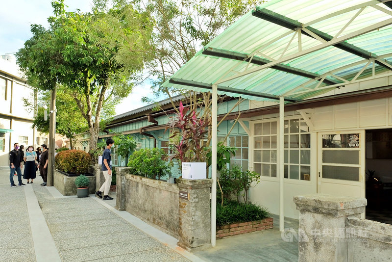 桃園市政府完成修復歷史建築大溪警察宿舍群,即日起有9棟新館舍加入,達成全區開放營運里程碑。桃園市立大溪木藝生態博物館將推出一系列活動,邀請民眾認識大溪魅力生活。中央社記者吳睿騏桃園攝 110年11月21日
