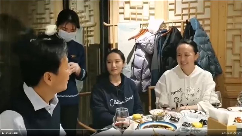 中國「環球時報」總編輯胡錫進貼出女網名將彭帥（右）聚餐影片，對話還聊到明天「是11月21日」，似乎是要凸顯影片在20日拍攝。（圖取自twitter.com/HuXijin_GT）