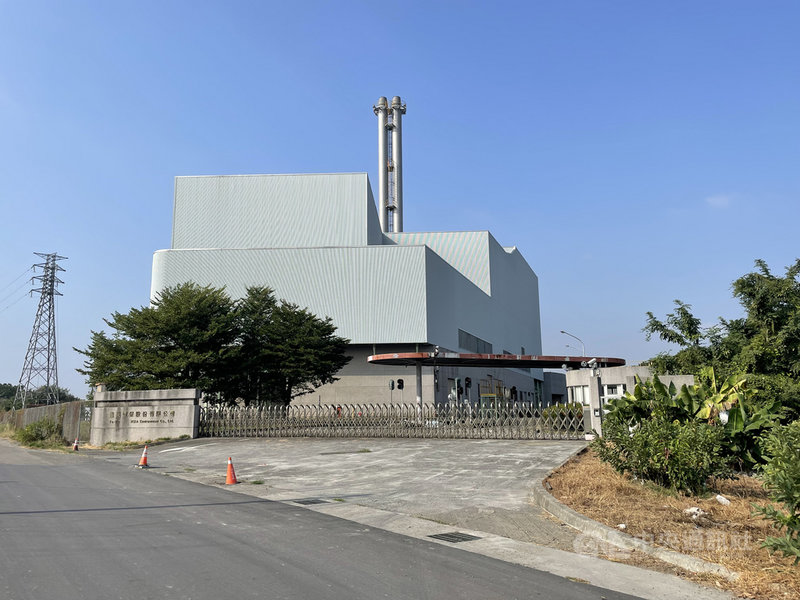 雲林縣長張麗善日前在議會總質詢時表示,林內焚化廠可以不用做垃圾焚化用途,縣府已委請專家學者進行營運轉型規劃,全案已到期末報告階段,預計民國111年初可研擬成熟方案。中央社記者姜宜菁攝 110年11月22日