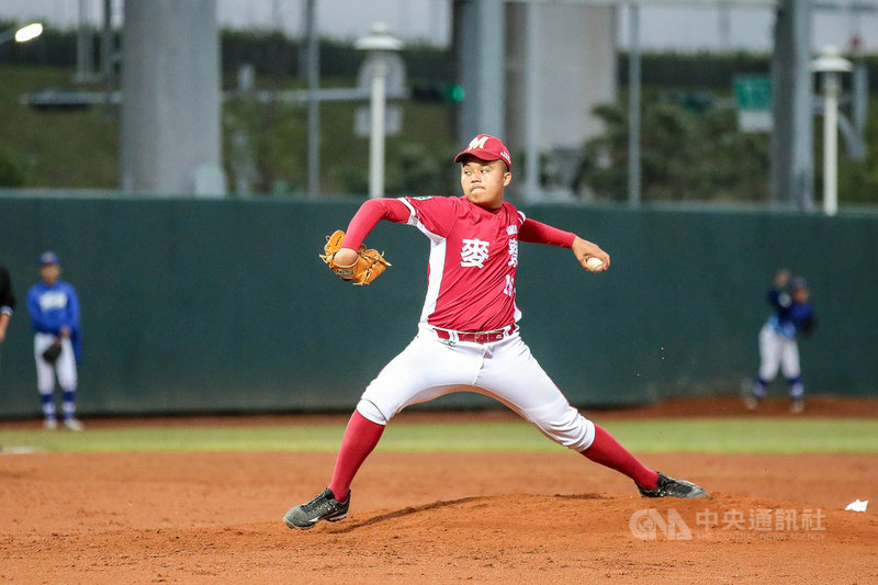 2021年黑豹旗全國高中棒球大賽16強在三重棒球場舉行,麥寮高中22日派出左投蔡昊峻(圖)先發,6.2局飆出13次三振,僅失1分,終場以6比1勝三民高中,睽違4年重返8強。(中華民國棒球協會提供)中央社記者謝靜雯傳真 110年11月22日