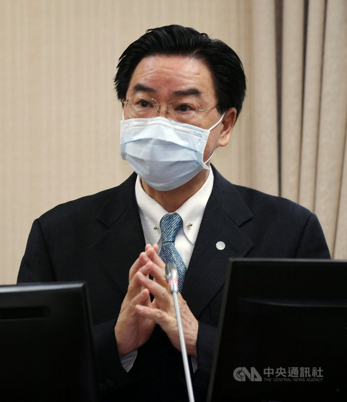 外交部長吳釗燮(圖)22日在立法院備詢表示,國際經貿往來重視是否遵守國際標準,美國是國際社會重要成員,如果反萊豬公投過關,將衝擊台美貿易,預期也會衝擊台美貿易暨投資架構協定(TIFA)談判。中央社記者施宗暉攝 110年11月22日