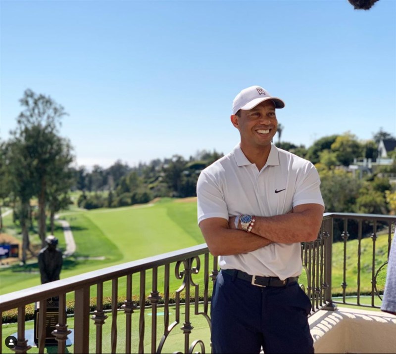 高爾夫球星老虎伍茲(Tiger Woods)9個月前發生車禍腿部受傷。他21日在社群網站發布自己擊球的影片,展現復原進度。(圖取自instagram.com/tigerwoods)