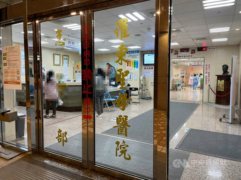 宜蘭縣羅東鎮公正國小和羅東國中學生23日吃完營養午餐後,下午陸續出現腹痛、嘔吐等疑似食物中毒症狀,共有34名學生分別送往羅東博愛醫院與羅東聖母醫院(圖)治療,其中10人已出院。(讀者提供)中央社記者王朝鈺傳真 110年11月23日