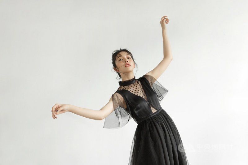 演員王渝萱在電影「該死的阿修羅」中飾演叛逆少女「琳琳」,強調不希望觀眾只看見「惡」的一面。(希望行銷提供)中央社記者王心妤傳真 110年11月23日