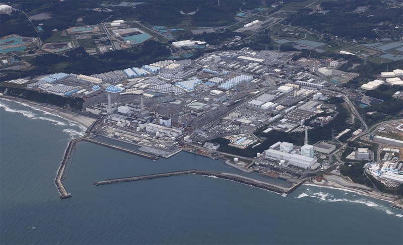 圖為強震發生前的福島第一核電廠。（共同社）
