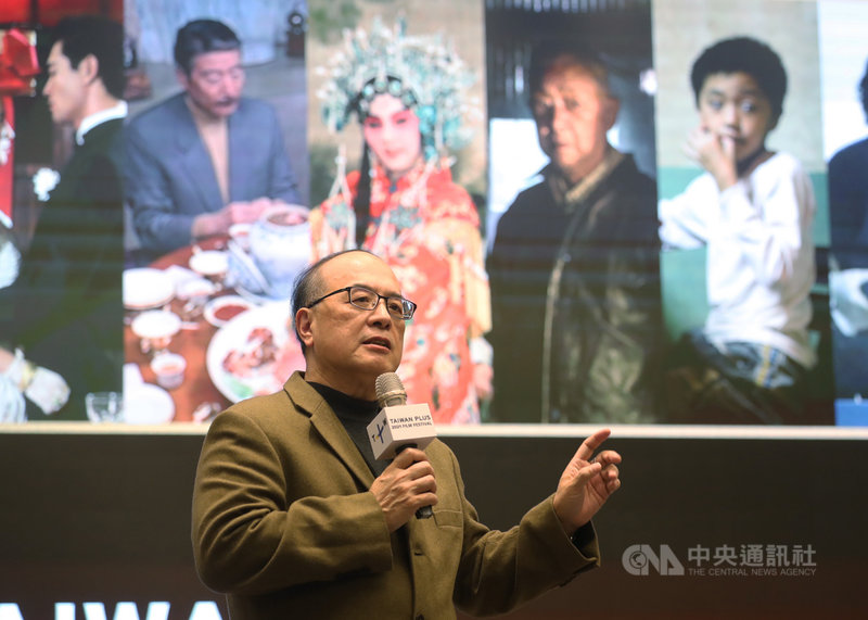 國際影音平台TaiwanPlus(Taiwan+)與影視聽中心合作舉辦線上影展,24日在台北舉行開映記者會,影視聽中心董事長藍祖蔚表示,影展精選10部台灣經典片單,包含台語黑白電影修復作品等,讓全球觀眾免費欣賞台灣電影的多元精彩樣貌。中央社記者裴禛攝 110年11月24日