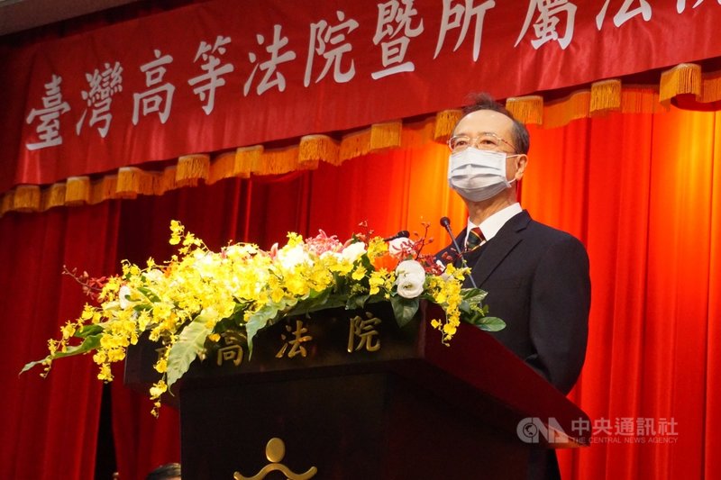 台灣高等法院為溝通法律見解,提升辦案效能及裁判品質,24日起舉辦「台灣高等法院暨所屬法院110年法律座談會」,司法院長許宗力(圖)出席致詞。中央社記者林長順攝 110年11月24日