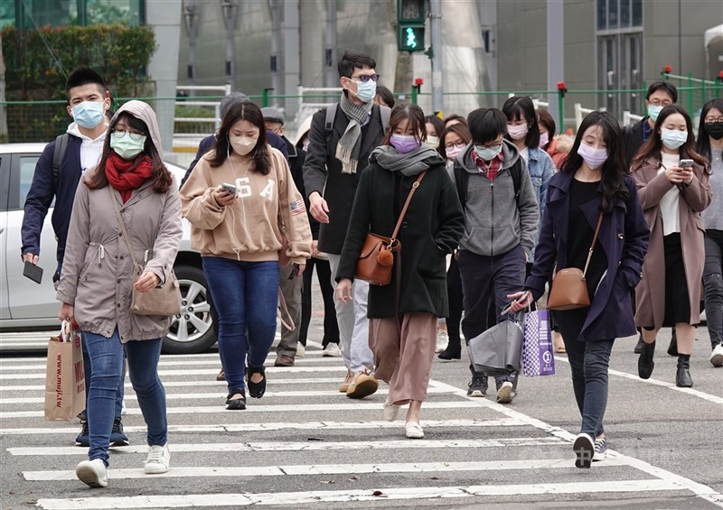氣象局表示,25日北部氣溫回升,大台北地區約在攝氏18度到22度間。中央社記者鄭傑文攝 110年11月24日