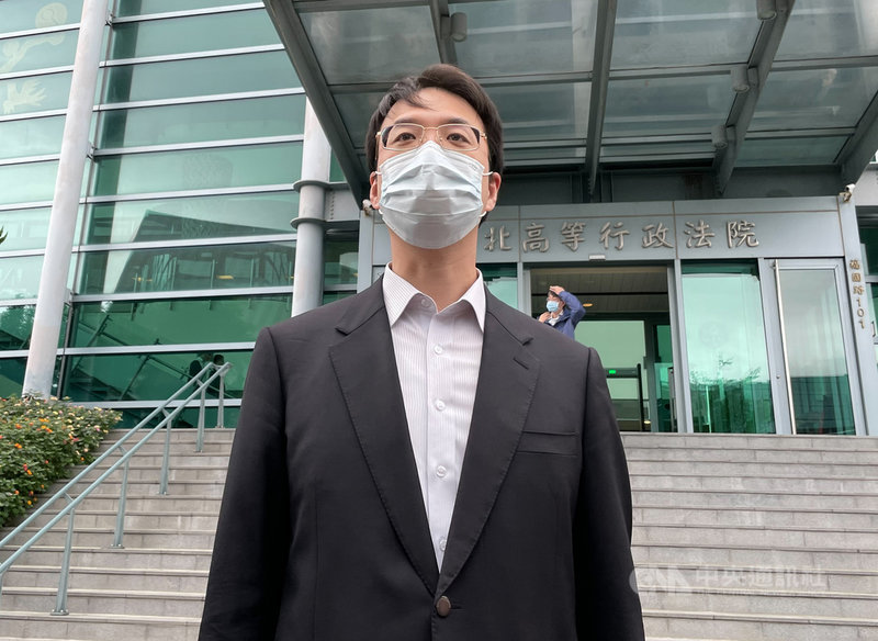 黨產會認定中投、欣裕台為國民黨附隨組織,國民黨等不服興訟,台北高等行政法院25日認定黨產會處分並無違誤,判國民黨等敗訴。國民黨委任律師張少騰對此表示,對判決結果感到遺憾,將研議上訴。中央社記者劉世怡攝 110年11月25日