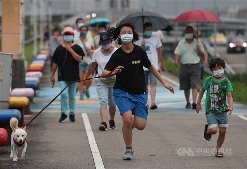 中央流行疫情指揮中心指揮官陳時中宣布，24日台灣沒有新增COVID-19本土病例，也沒有死亡個案。（中央社檔案照片）