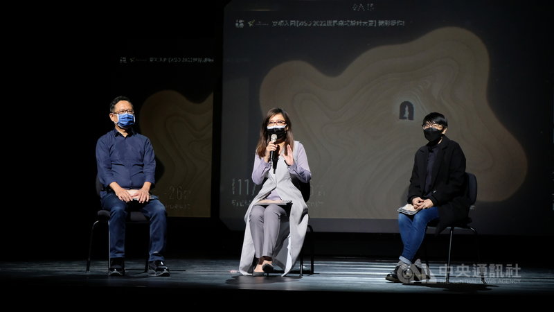 高雄在地團體新古典室內樂團新作「給NK的十行詩」,日前雙項入圍WSD 2022世界劇場設計展,25日、26日一連兩天晚間將在高雄衛武營國家藝術文化中心歌劇院演出。中央社記者曾以寧攝 110年11月25日